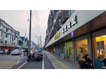 【恭喜成交】790城东小区精装修美发店急转可5万空转