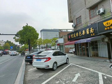 371桐乡文华路振兴西路十字路口面馆急转让【重庆杂酱面】