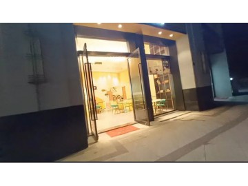 457海宁人民广场爱琴海2号门甜品店急转让【榴莲坊甜品店】