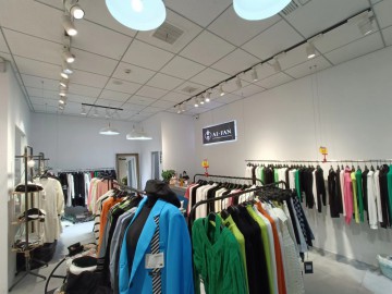 488海宁西田城精品女装店急转让【爱梵女装店】