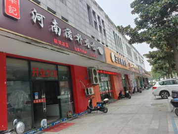 585科技城电子厂餐饮店急转让可分租【河南烩面】