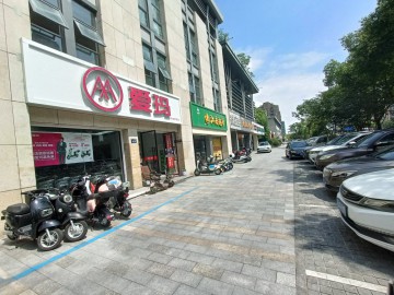 【恭喜成交】2040小区门口临街旺铺甩店急转可餐饮