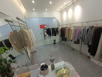 【恭喜成交】2291嘉兴学院越秀集市精品服装店转让