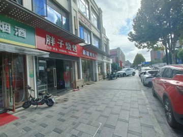 【恭喜成交】2304万隆广场美食街烧烤店转让可住宿