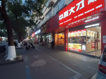 2351濮院齐宏路炸串餐饮店急转让【炸串烧烤店】