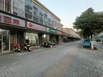 2395两个小区门口中间小吃店转让