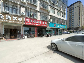 2556洪合毛衫工厂围绕的小吃餐饮店转让